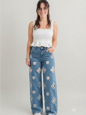 The Noli Shop NWOT Kaia Pearl High Rise Embellished Wide Leg Jeans Size 25